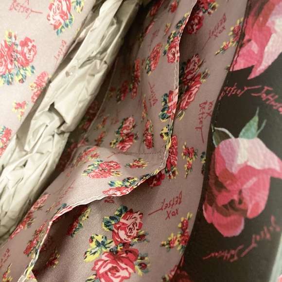 Betsey Johnson XO Zaria Tote w/ Wristlet and Scarf - Picture 7 of 10